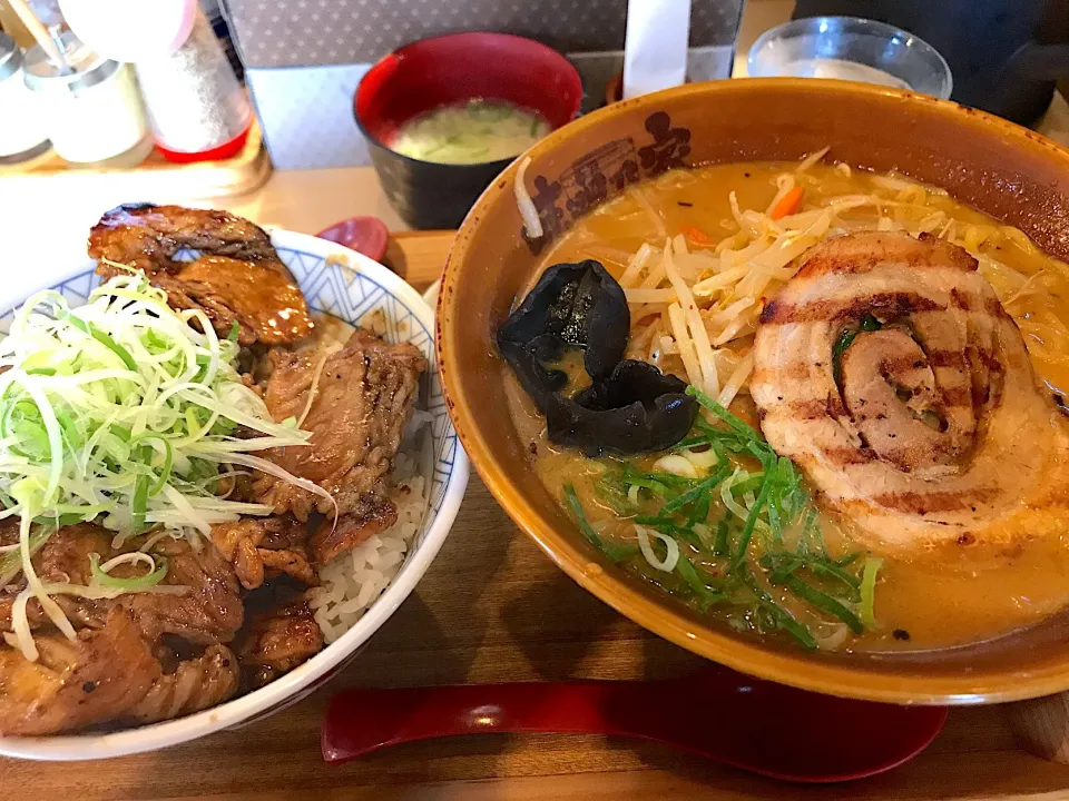 味噌乃家
初代 味噌ラーメン＆十勝の豚丼|Masahiko Satohさん