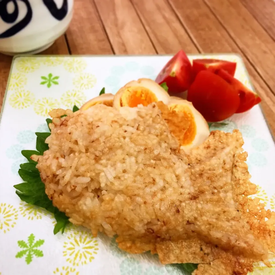 Snapdishの料理写真:「たい焼きおにぎり」
 #おうちごはん #たい焼き風  #味玉  #燻製たまご|うっちーさん