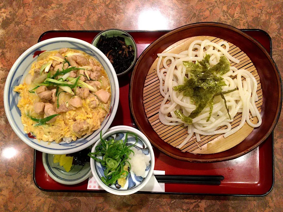 おすすめ定食(親子丼とざるうどん)|ばーさんさん