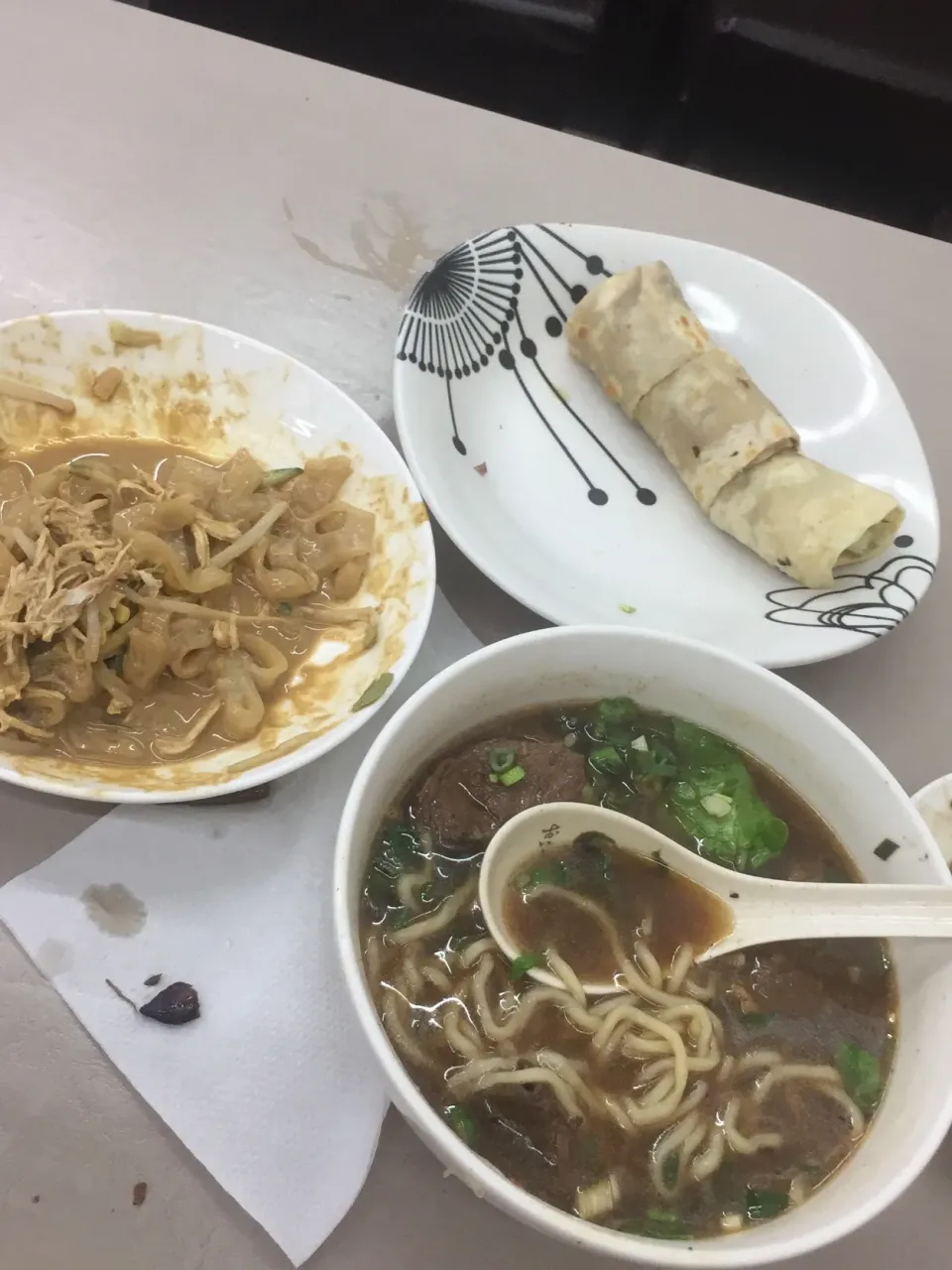 新疆牛肉麵，羊肉捲餅，雞肉絲拉皮|Allen Yangさん