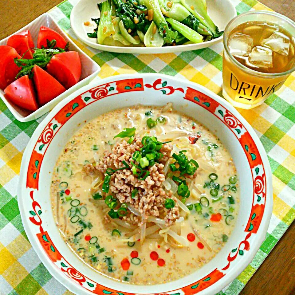 まぁさんのクリーミー冷やし担々麺byサッポロ一番味噌ラーメンと家庭菜園のにんにくでチンゲン菜炒め|makikoさん