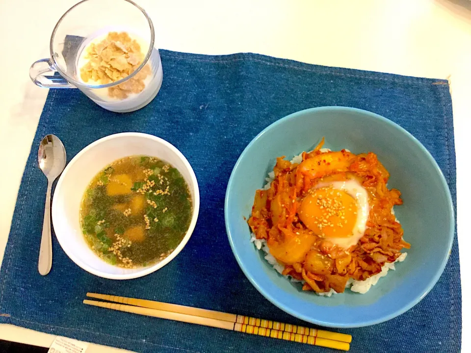 豚キムチ丼&海苔と豆腐の韓国風スープ|tukiさん