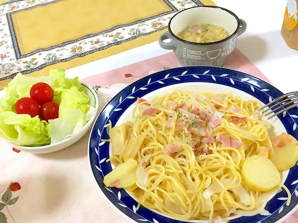 Snapdishの料理写真:ベーコンと玉ねぎのパスタ|えりちゃんさん