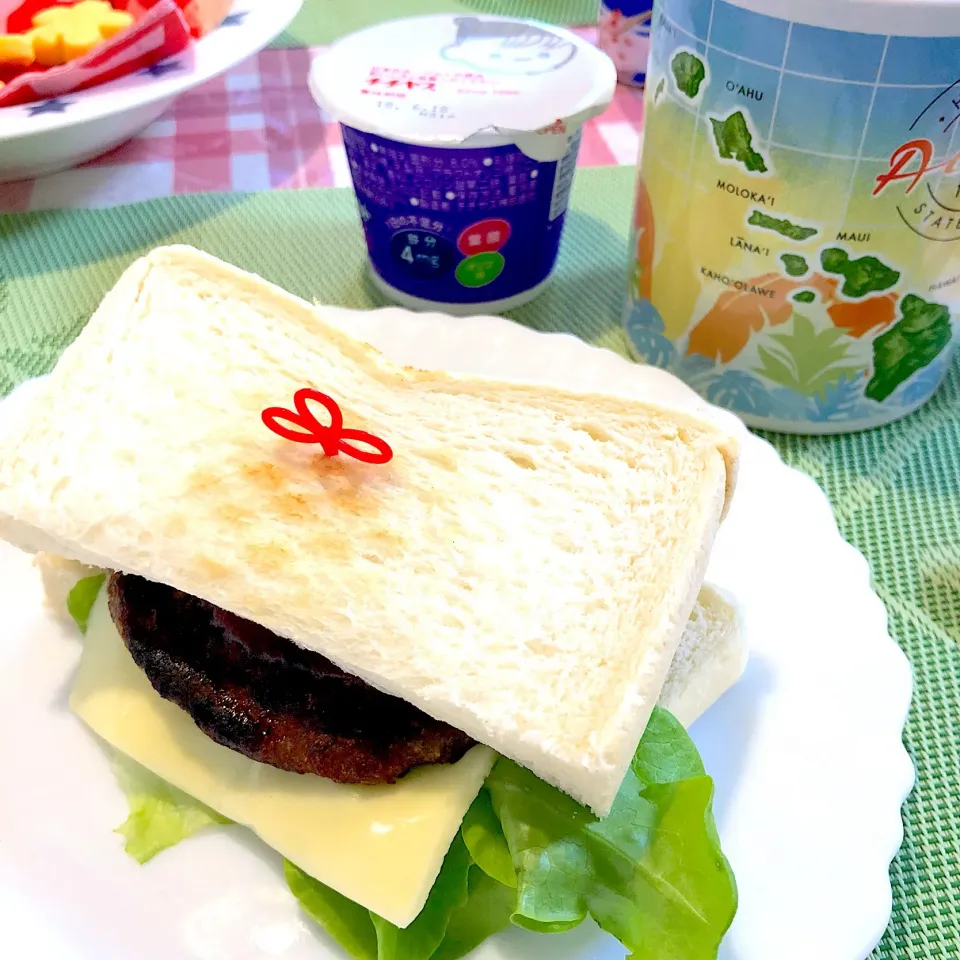 Snapdishの料理写真:#食パン#ハンバーガー|Ikuさん