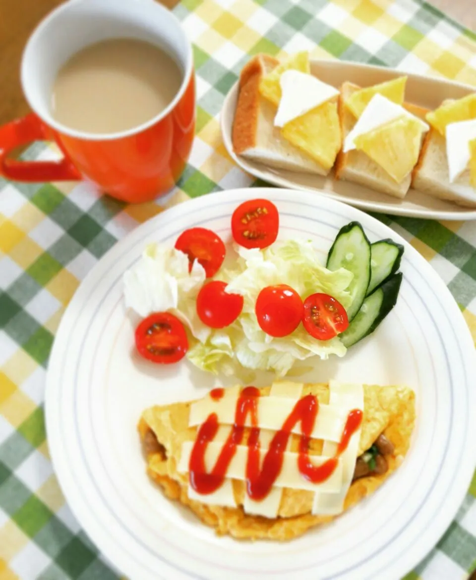 チーズな朝食(納豆チーズオムレツ&クリームチーズとパイナップルのオープンサンド)|makikoさん