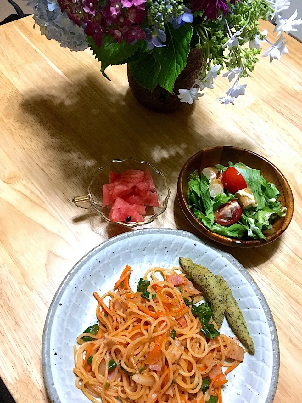 ナポリタン❤️キビナゴの磯辺揚げ❤️トマトとウインナーのサラダ❤️初物スイカ🍉で晩御飯(*ﾟーﾟ*)|さくたえさん