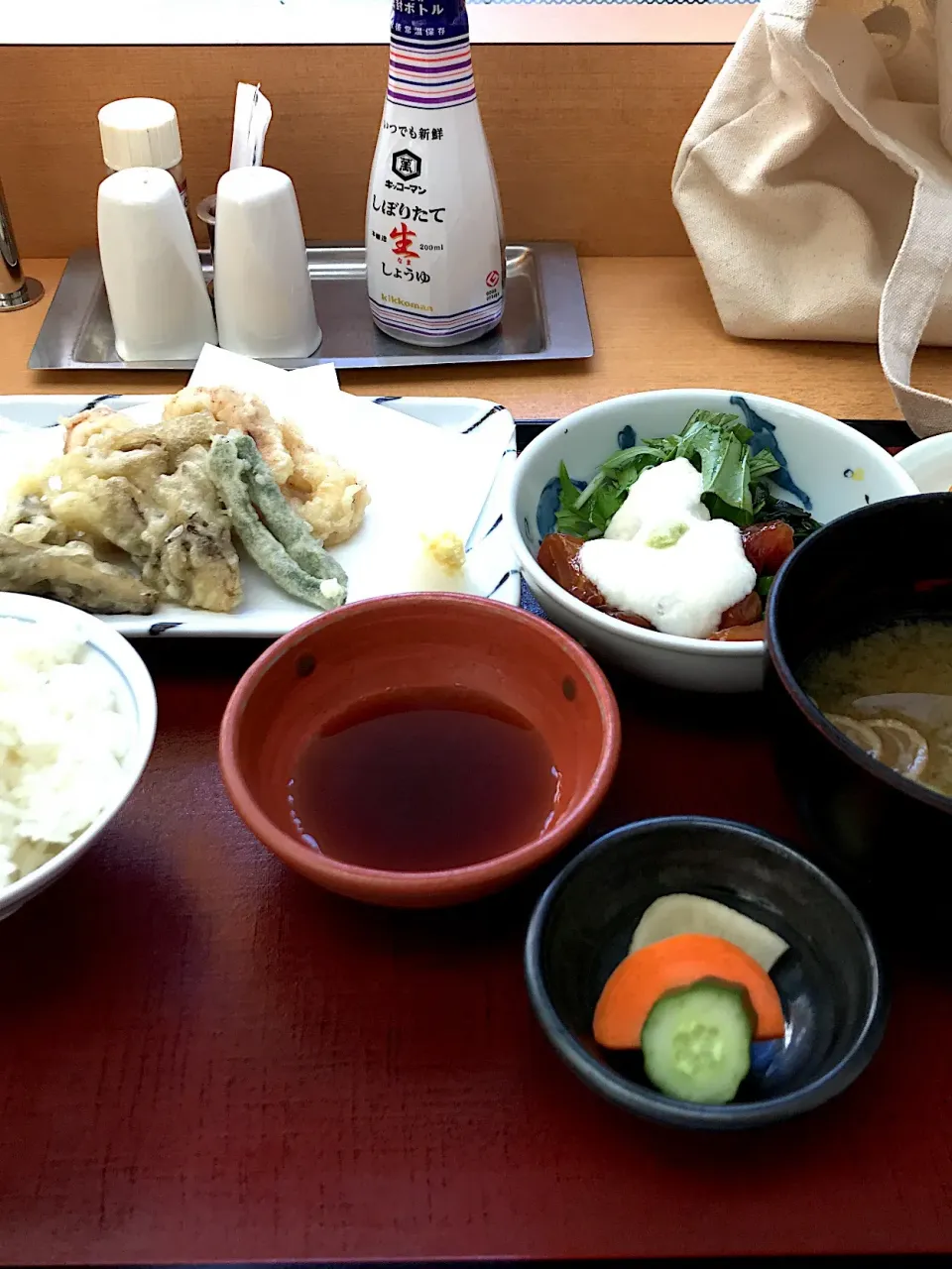 イカ舞茸天ぷら/漬けマグロと野菜とろろ掛け/味噌汁|山内博之さん