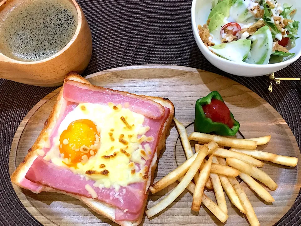 Snapdishの料理写真:ベーコンエッグチーズトースト！|ゆうかさんさん