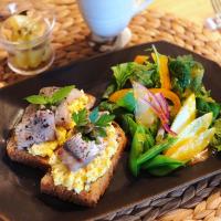 ニシンとたまごのスモーブロー