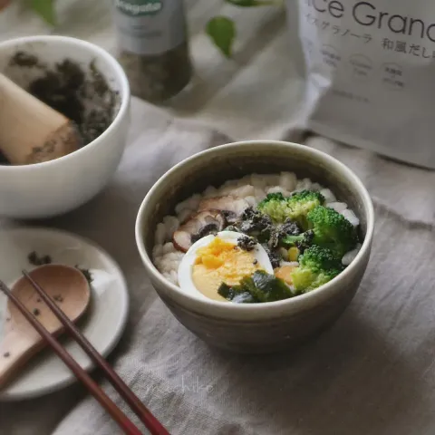 「ライスグラノーラ メープル味・きなこ味・和風だし味」を使ってみたSnapdishの料理・レシピ写真:Rice Granola  ライスグラノーラ（和風だし味）で朝ごはん