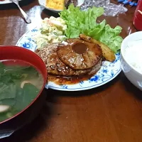 Snapdishの料理写真:ハワイアン豆腐ハンバーグ、コーンとほうれん草のスープ、ポテトサラダ|らいさん