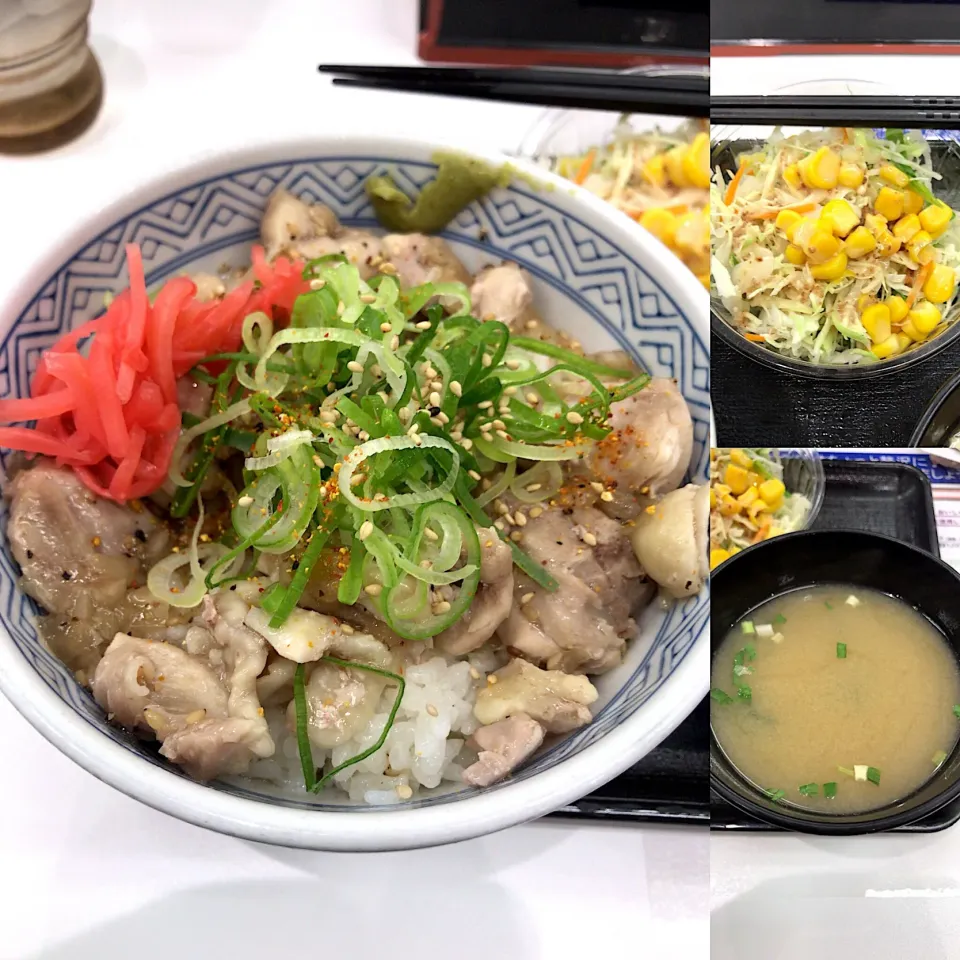 ねぎ塩鶏丼🐔
サラダ🥗味噌汁セット|るみおんさん