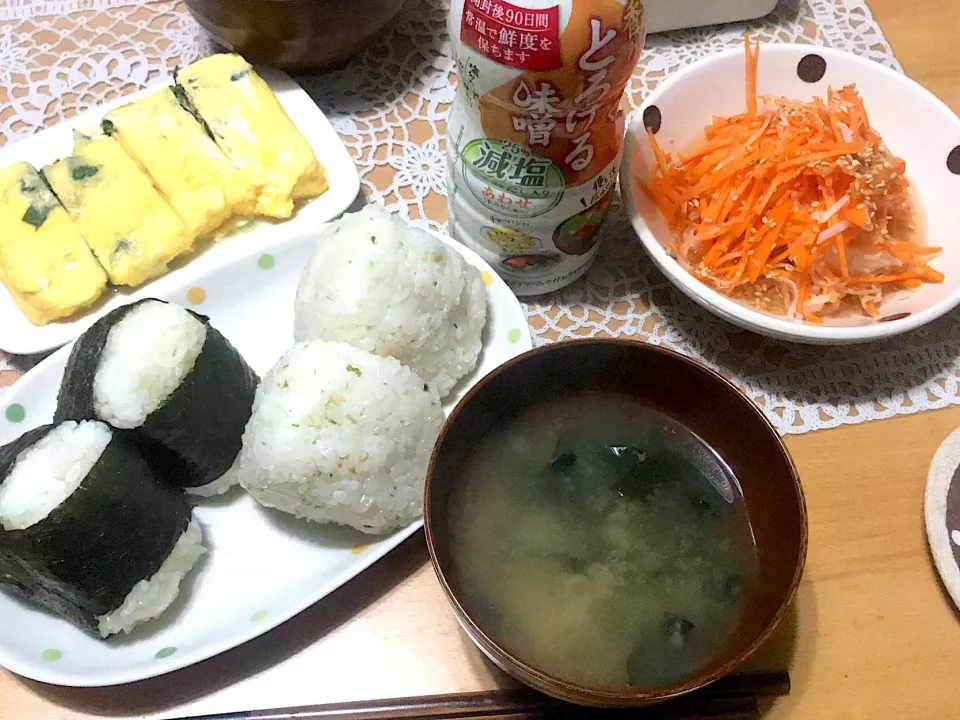 香りつづく とろける味噌
で作った味噌汁|くまごろうさん