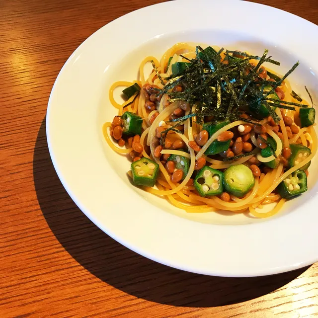 美男パスタさんの混ぜるだけ！オクラと納豆のまかないパスタ #レシピブログ #RecipeBlog|レシピブログさん