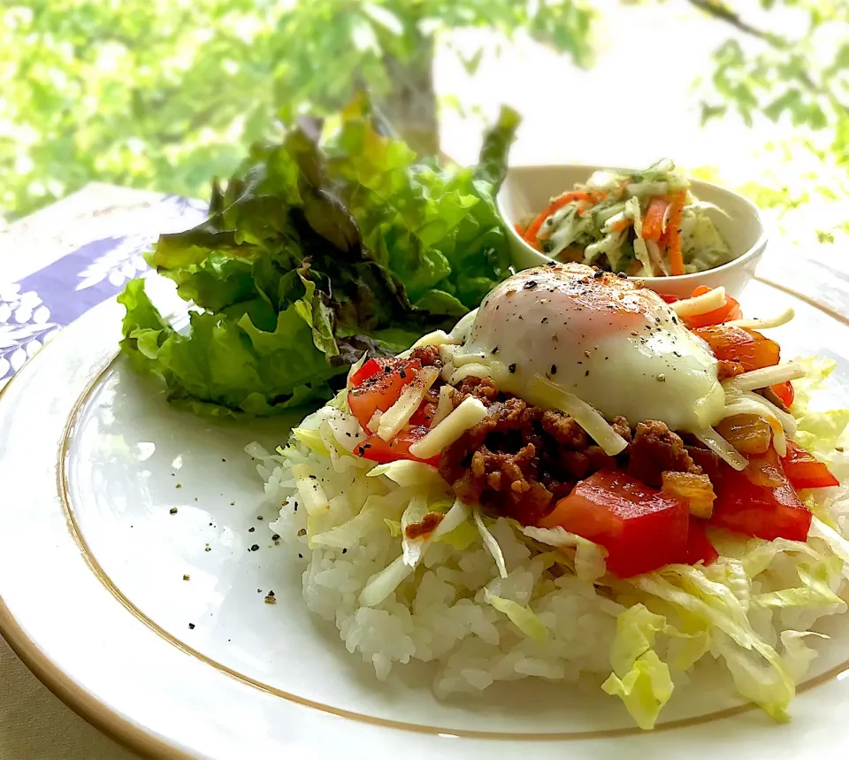 昼ごはん タコライスと野菜もりもり🥗プレート|砂雪さん