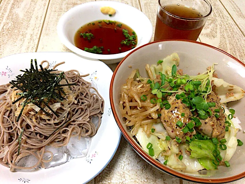 今日のお昼🎶シーチキンキャベツ丼ナムルと鳥胸肉ジューシーマスタード載せ&ザルがないザル蕎麦(^◇^;)お腹いっぱいふーw|ひーちゃんさん