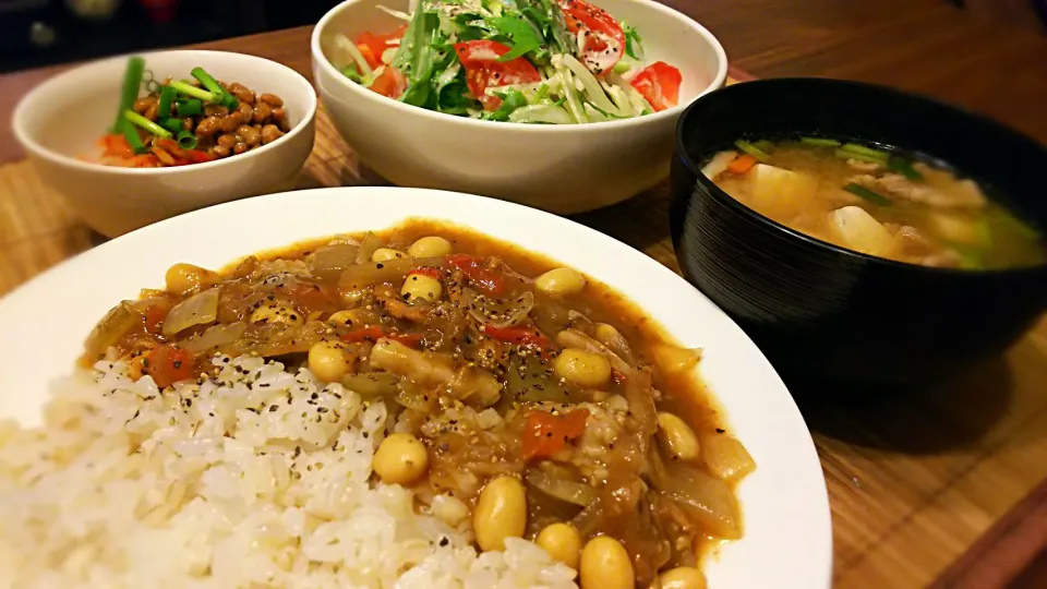 豚肉と豆のﾄﾏﾄｶﾚｰ🍛
の晩ごはん✨|kaz(*･ω･)さん