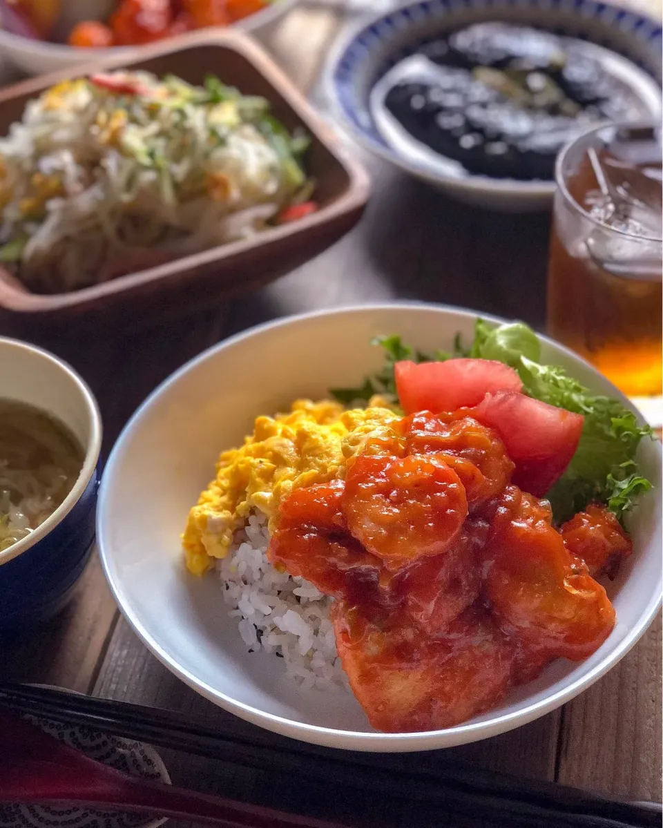 Snapdishの料理写真:鶏チリ丼|ともみ。さん