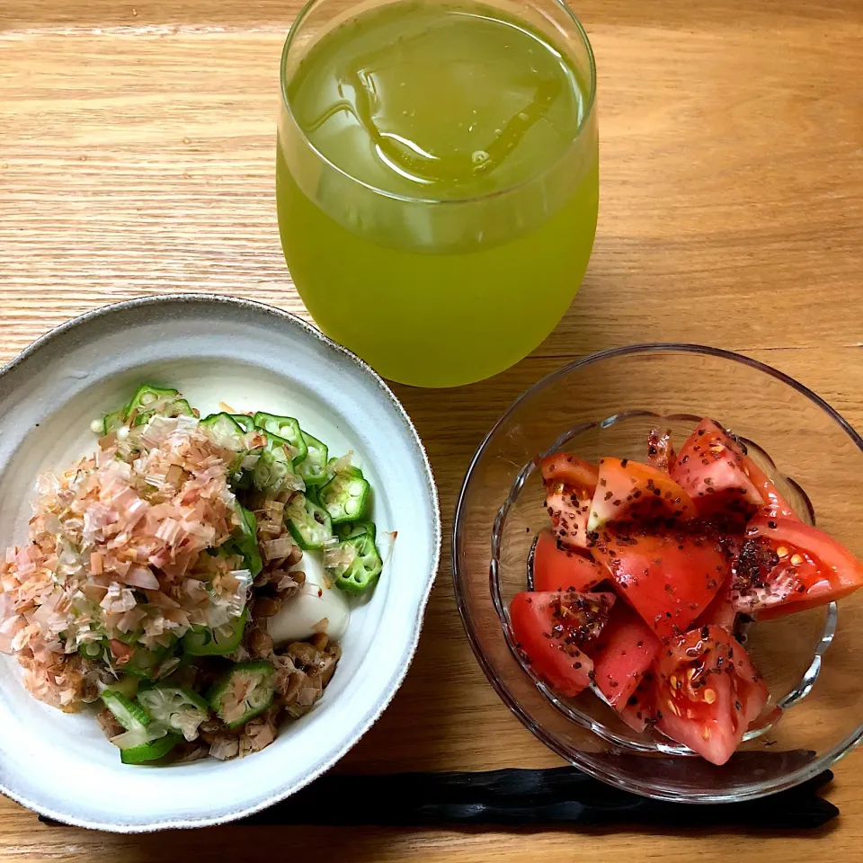 オクラ納豆豆腐、冷やしトマト、と緑茶ハイ🍵|Jean Nobyさん