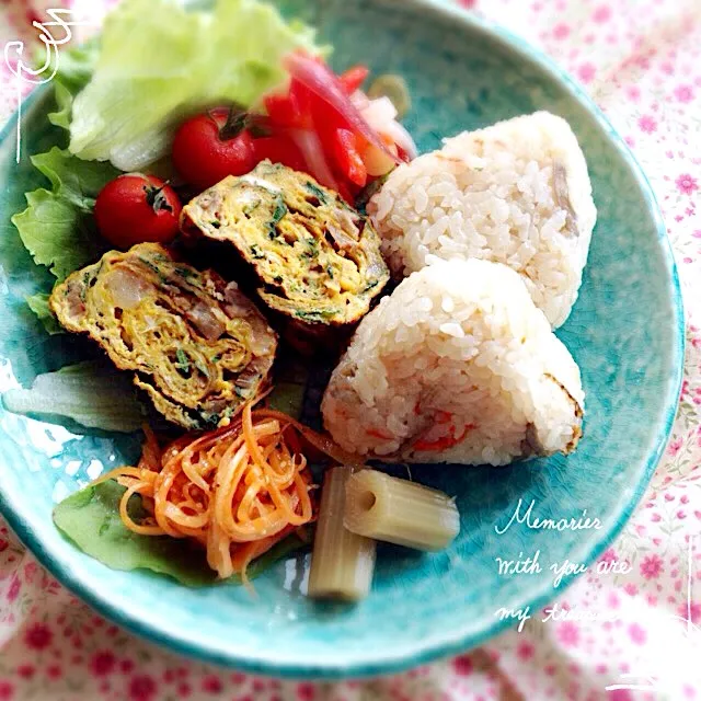 ホタテの炊き込みご飯でおにぎり😋🍙|miffy・x・さん