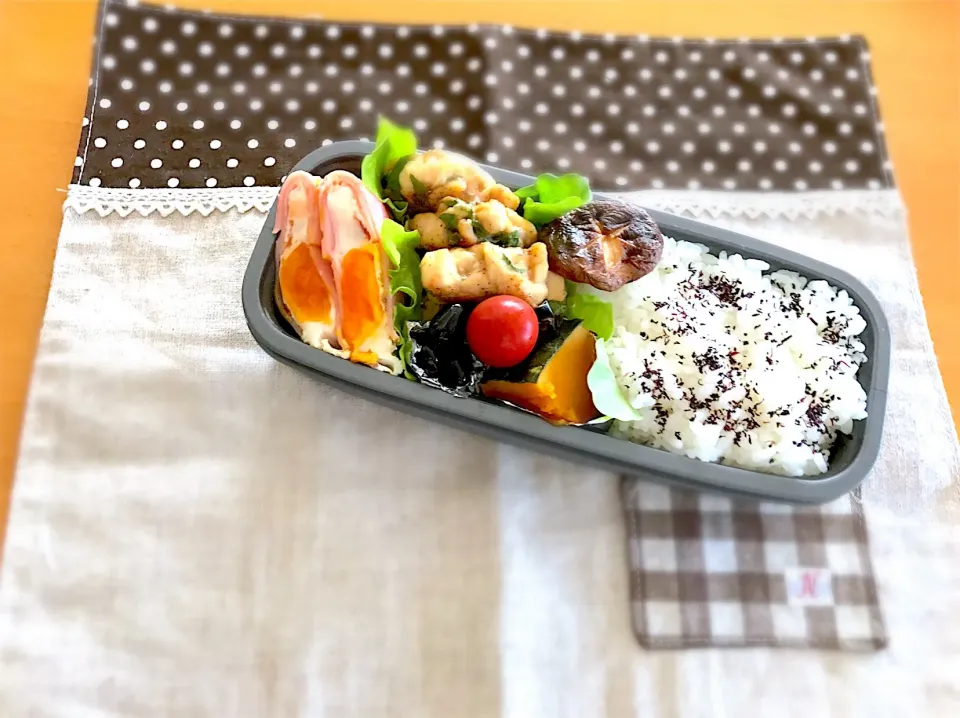 ザクザクチキンバーグ🐓
ハムエッグ🍳
かぼちゃの煮物🎃
黒豆😋
椎茸ソテー🍄
🥦🍚|あやこさん