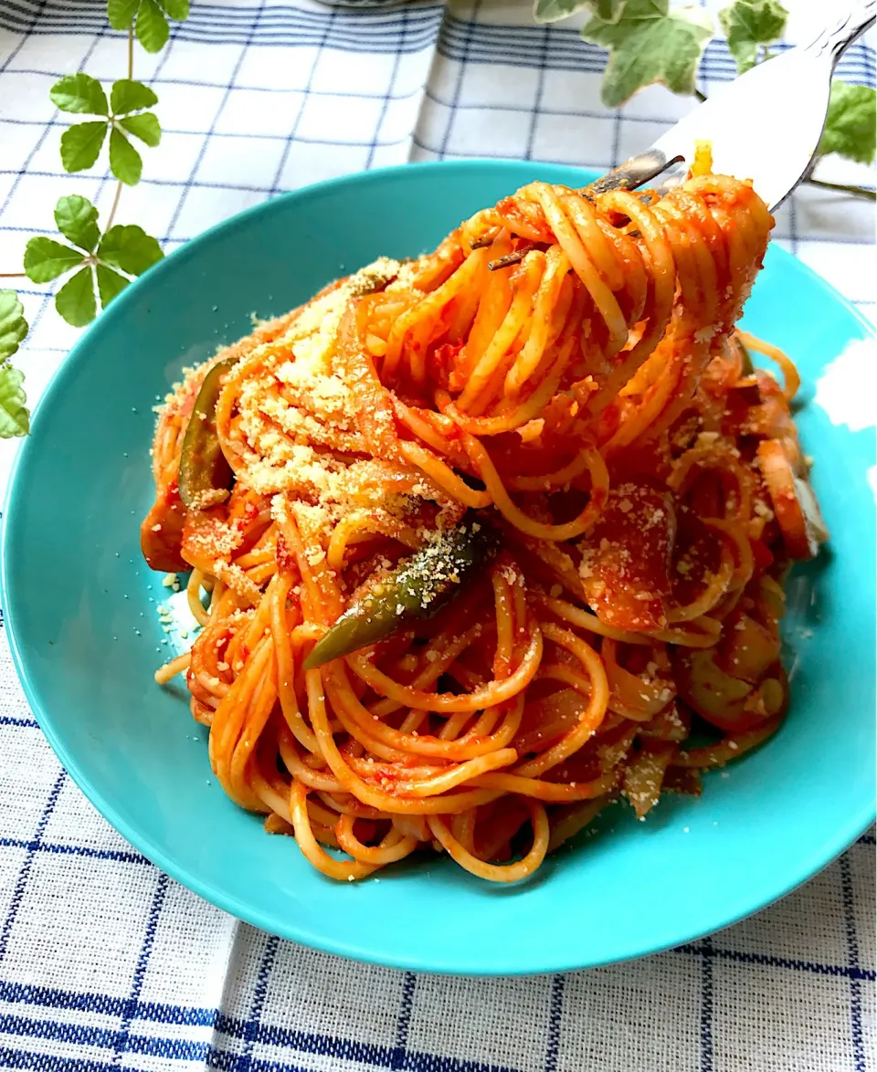 🍝時々 無性に食べたくなるよね😋 トマト🍅濃い ナポリタ〜ン😍|Hollyさん