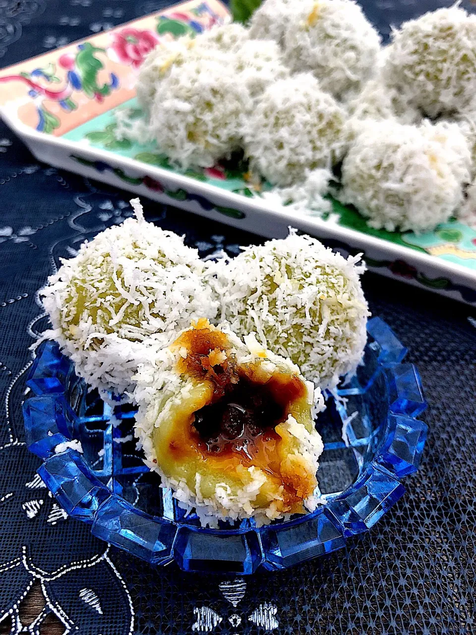 Ondeh ondeh - glutinous rice ball with Gula Melaka fillings|12Dragonさん