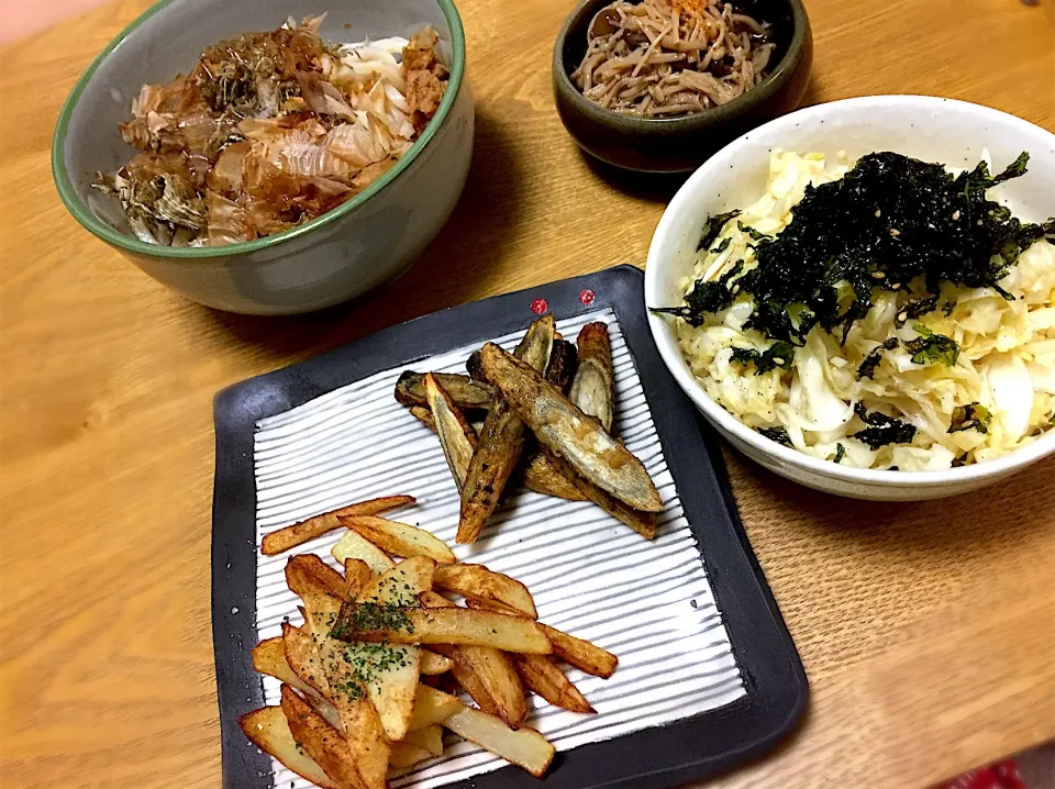 うどん、ごぼうの唐揚げ、ポテトフライ、サラダ、ナメタケ|あやさん