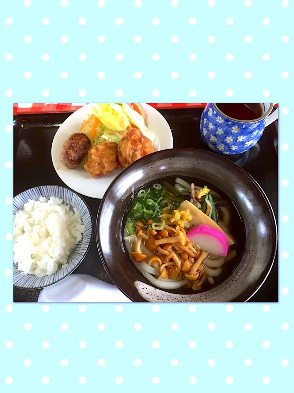 Snapdishの料理写真:本日の賄い（6/10  ミニミニハンバーグ＆唐揚げ、ちょこっと山菜うどん❤️）|かぴかぴさん