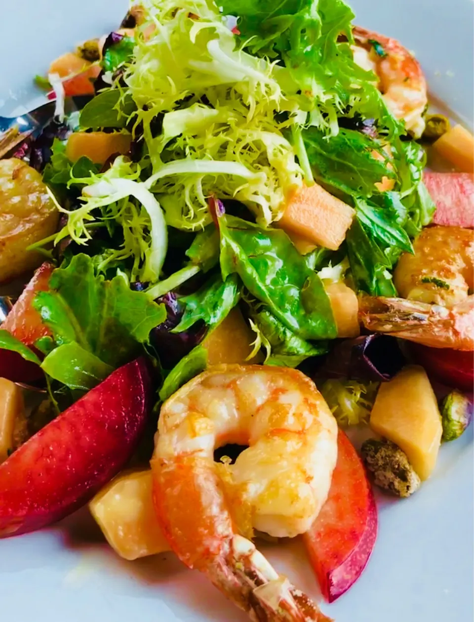 Snapdishの料理写真:Shrimp and Nectarine Salad #夏のサラダ選手権#ネクタリン#エビ|kaokaoさん