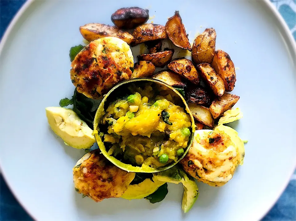 Snapdishの料理写真:Green eggs, roast baby potatoes, gem squash with veggies and avocado #lunch #vegetarian #greeneggs #eggs #babypotatoes #roast #gemsquash #avocado #veggies|Sergio Lacuevaさん