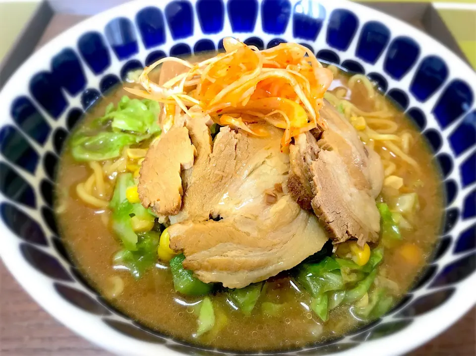 お昼、味噌ラーメン。辛ネギを作ってのせてみた！|yukiさん