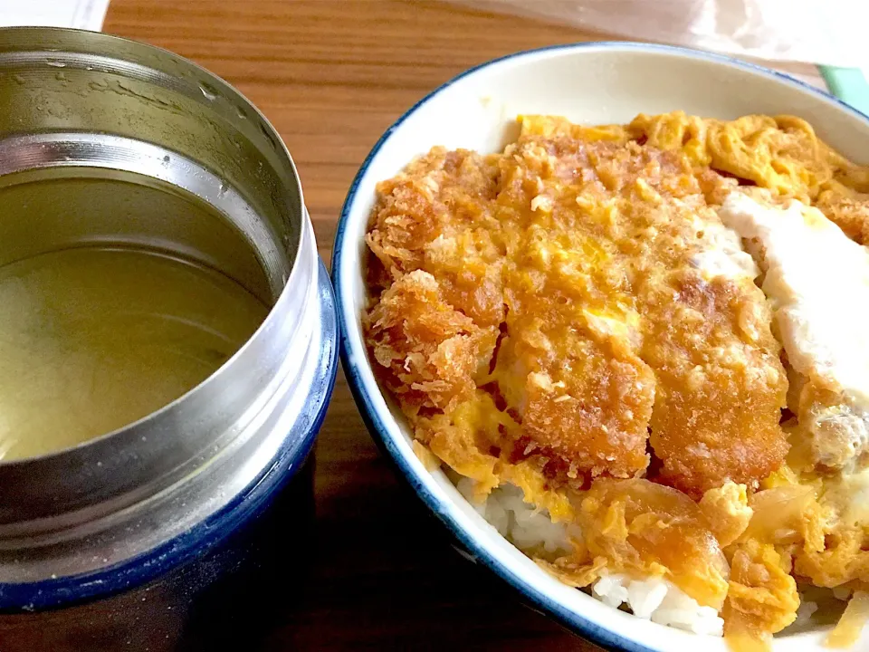 今日は味噌汁だけなので、カツ丼を頼んでみました❗️|BOOさん