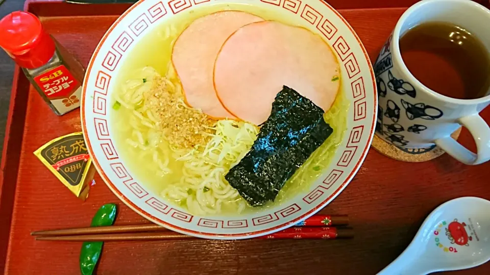 お昼は塩ラーメン🍜🎵|しまだ ちえこさん