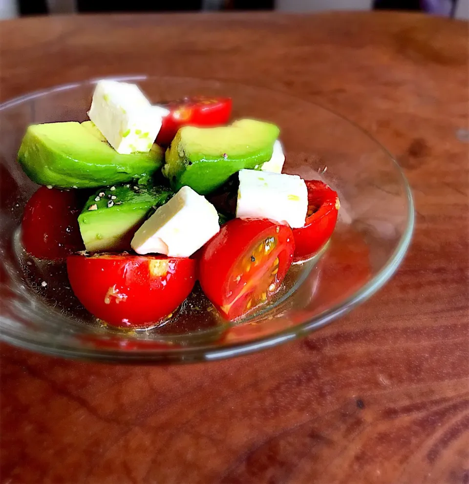 Snapdishの料理写真:トマト🍅とアボカド🥑とクリームチーズのサラダ|かおり🐰さん