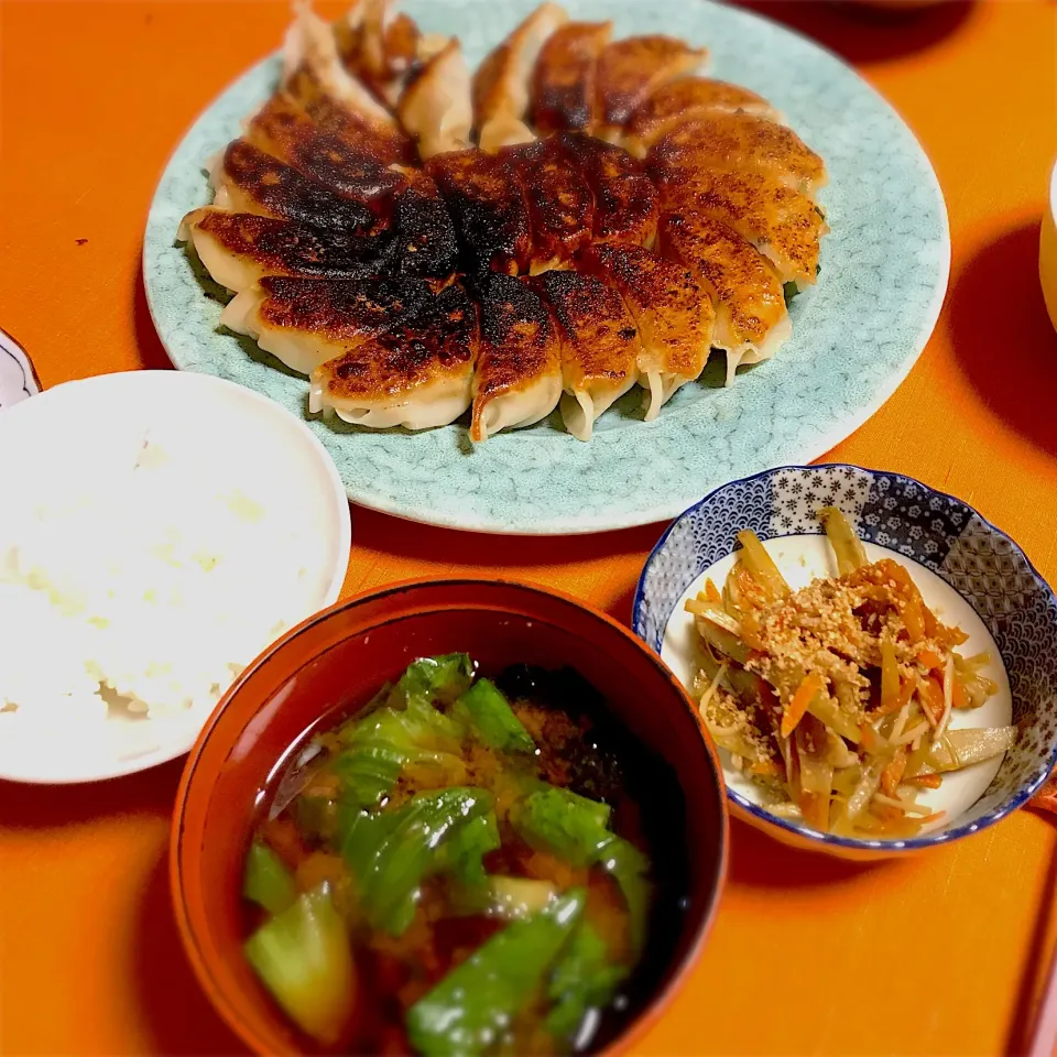 Snapdishの料理写真:米粉餃子、きんぴらごぼう、レタスの味噌汁  #グルテンフリー #ちょっと焦げた|ゼニコさん