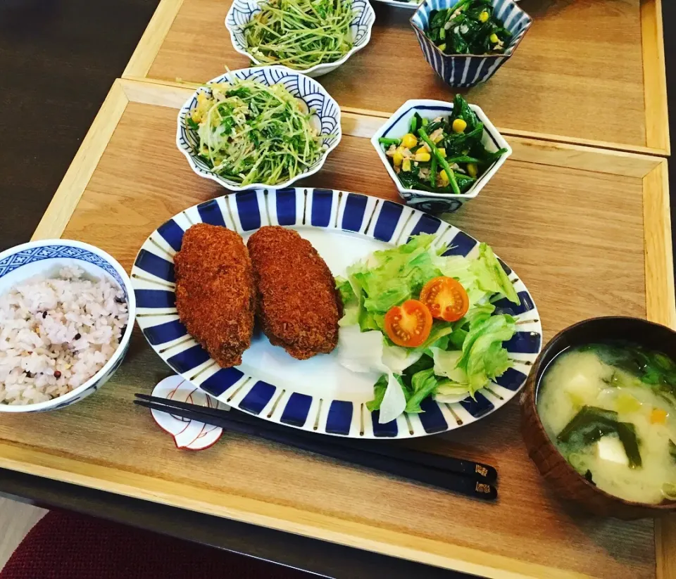 メンチカツ
水菜の卵とじ
ほうれん草とコーンの炒め物
お味噌汁|NAKATAさん