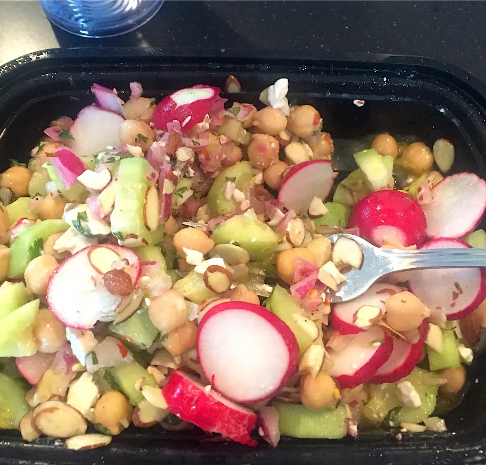 Spicy Cucumber and Chickpea Salad|K Goodnessさん