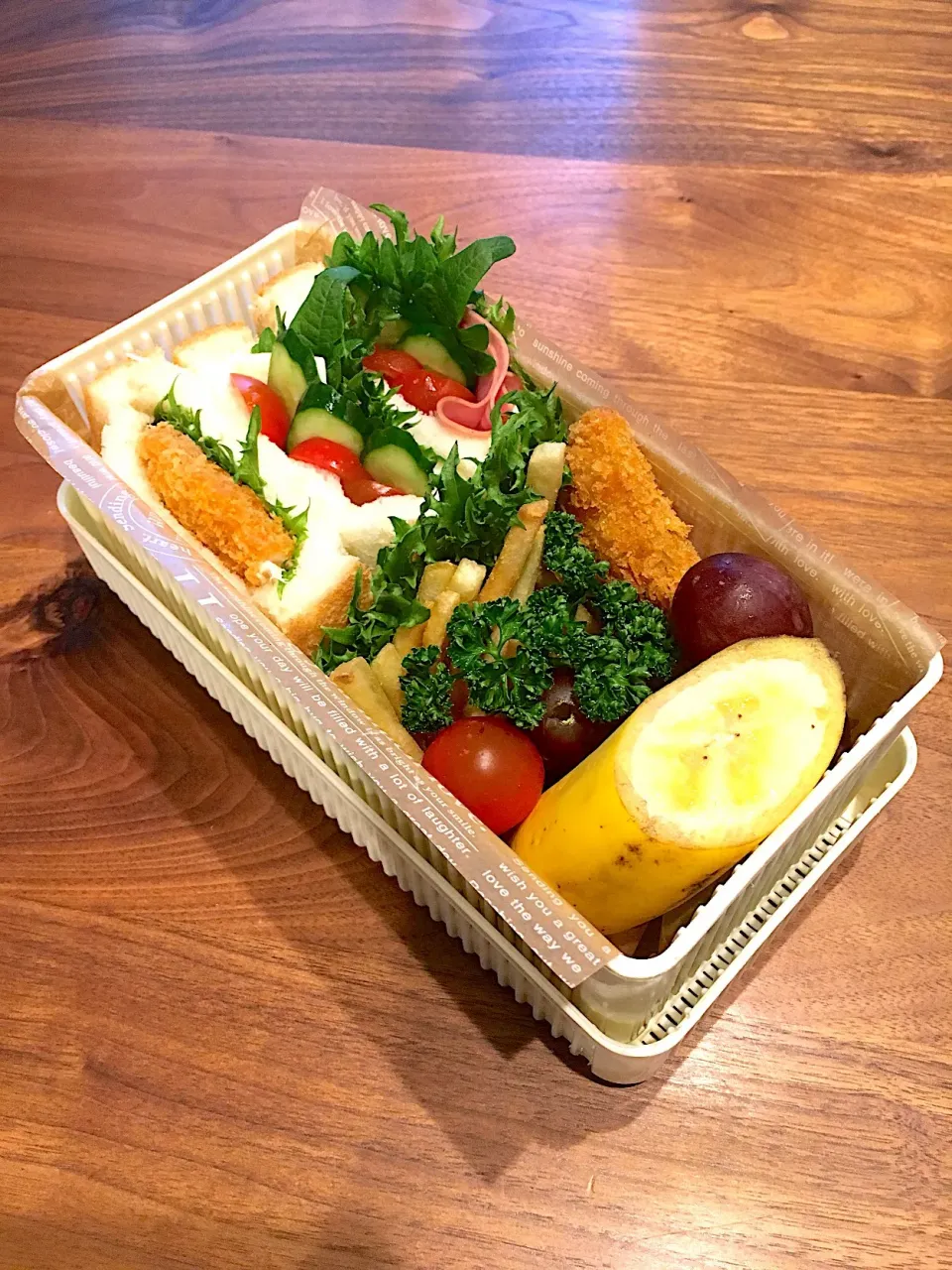 2018.6.12.職場のお弁当♬
初サンドイッチ🥪 #サンドイッチ弁当 #食パン|りいたあさん