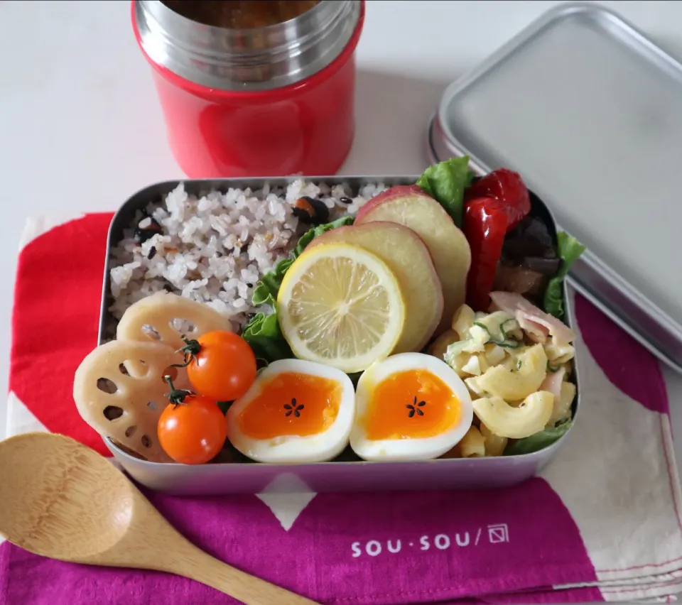 中学生男子弁当。
今日は冷たいカレー弁当🍛|なかじー。さん