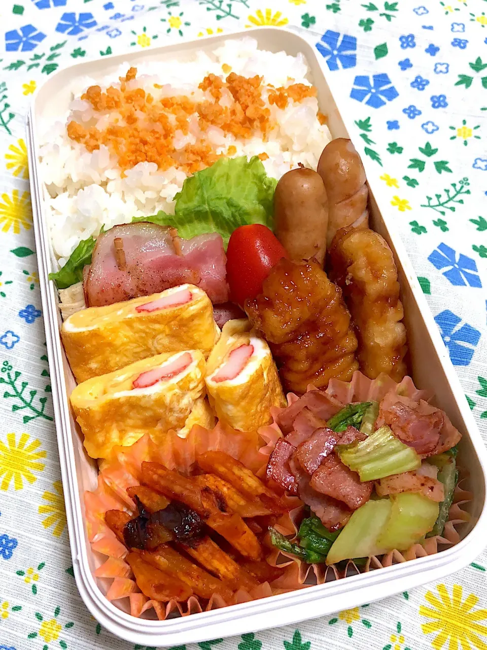 6.12☆旦那弁当
えのきのベーコン巻き
チンゲン菜の中華炒め
ウィンナー
ペンネナポリタン
イカの天ぷら
カニカマ入り卵焼き|のん∞さん