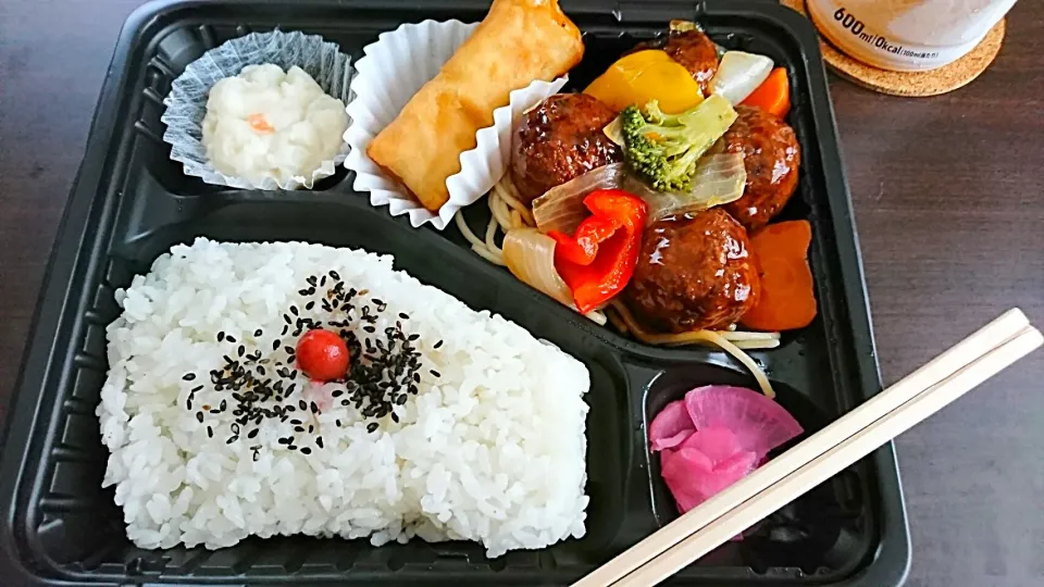 お米屋さんの300円弁当🎵|しまだ ちえこさん