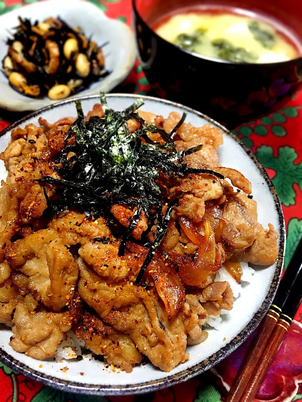 味ぽん仕上げの
我が家の「めちゃ旨丼」💗|七味さん