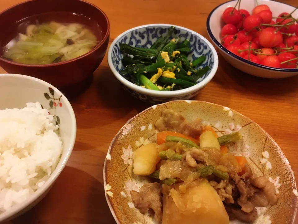 18/06/12 夕飯♪ 肉じゃが 韮卵とじ 味噌汁|ikukoさん