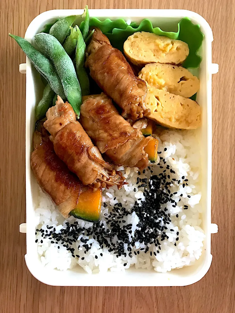 Snapdishの料理写真:かぼちゃとえのきの豚肉巻き弁当|＠keicooo03さん