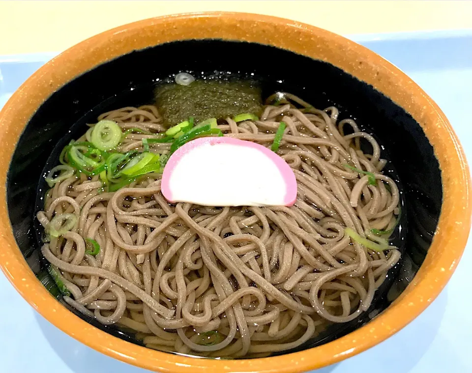 今日は食欲無いので、某家電メーカーのとろろ昆布蕎麦120円を昼餉とする…めちゃくちゃ質素やなぁ🤣|にゃあ（芸名）さん