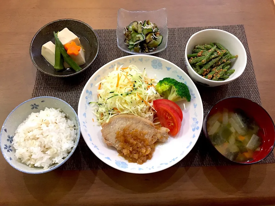 Snapdishの料理写真:ポークソテーシャリアピン風・高野豆腐の煮物・なすと胡瓜の塩昆布和え・いんげんの胡麻和え・大根の味噌汁|ごまたまごさん