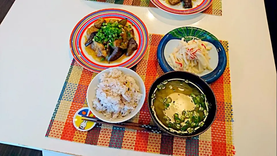 今日の夕食 豚肉となすの黒酢煮、大根サラダ、雑穀米、じゃがいもの味噌汁|pinknari🐰🌈さん