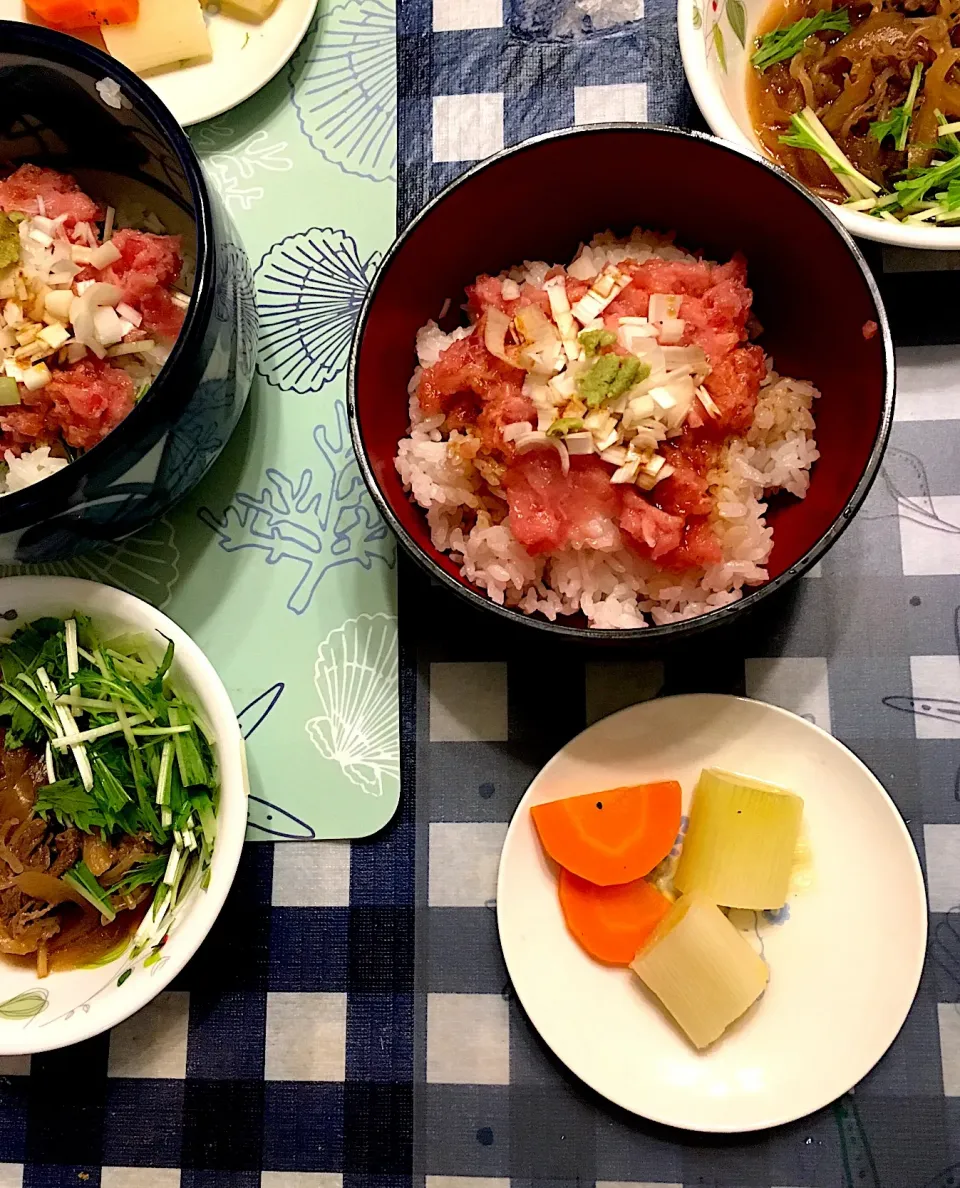 ネギトロ丼、ねぎ白ワイン煮、牛すき煮残りの晩ごはん|ありすさん