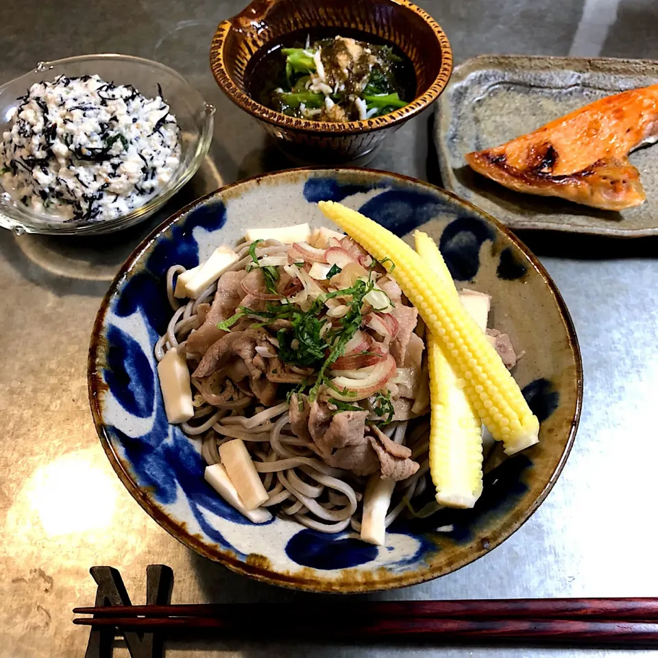 甘辛豚でぶっかけ蕎麦😋|nao子さん